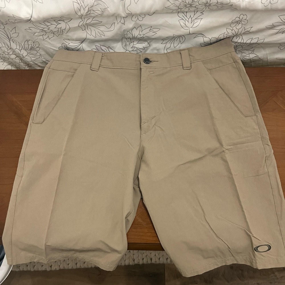 Oakley Men's Beige Flat Front Shorts